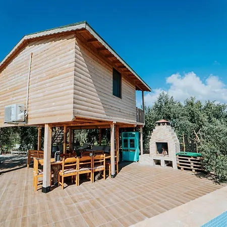 Fascinating Bungalow With Shared Pool Surrounded By Nature In 펜션 *